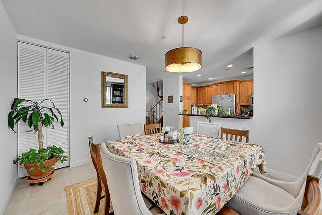 Building Photo - 1614 NE 9th St