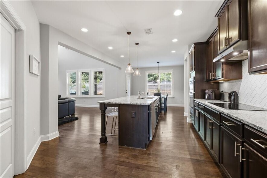 Building Photo - 2530 Maple Ridge Ln