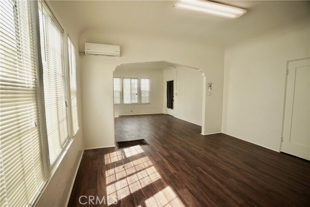 Building Photo - 1336 Elm St