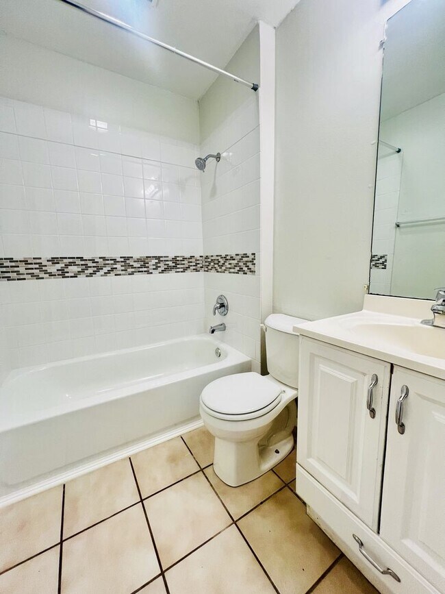 Building Photo - 1922 Nicole Cir