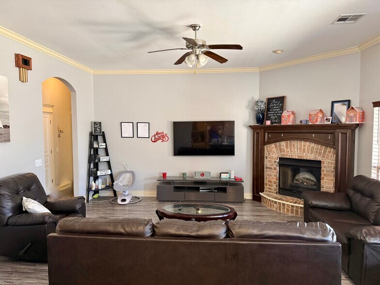 Building Photo - 15805 Prairie Run Dr