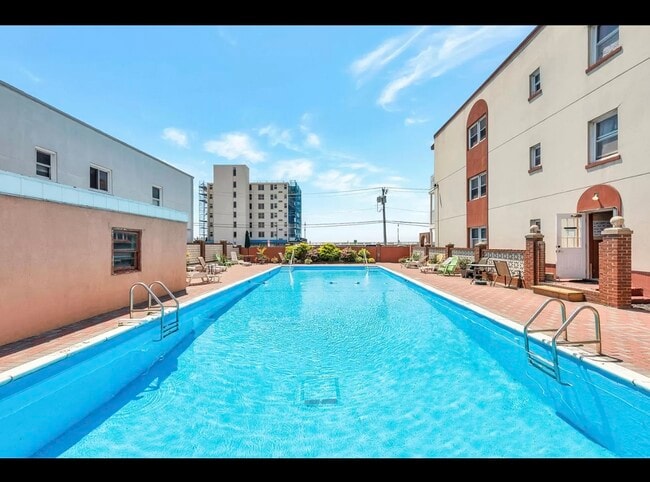 Building Photo - 233 Shore Rd