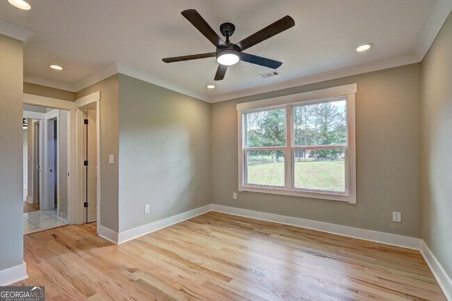 Building Photo - 375 Foster Dr