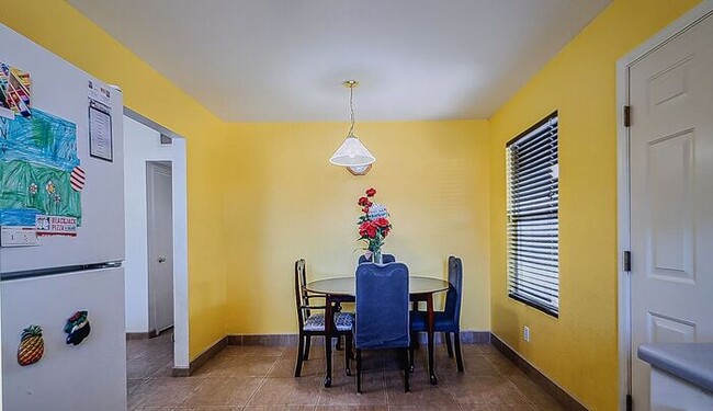 Building Photo - Charming three bedroom - two bathroom GREA...