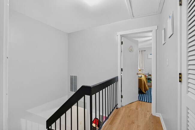 Building Photo - 71 Aiken St
