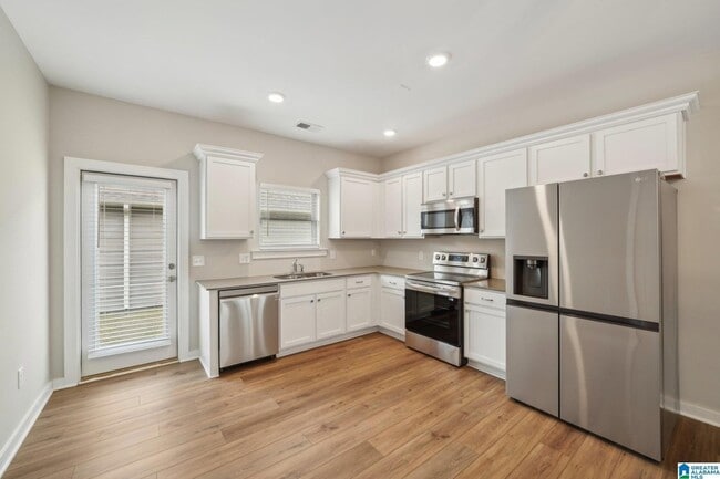 Building Photo - 559 Troubadour Ln