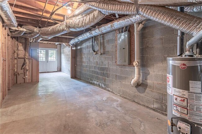 Building Photo - 736 Singley Dr