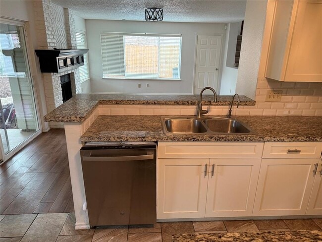 Building Photo - 12800 Briar Forest Dr