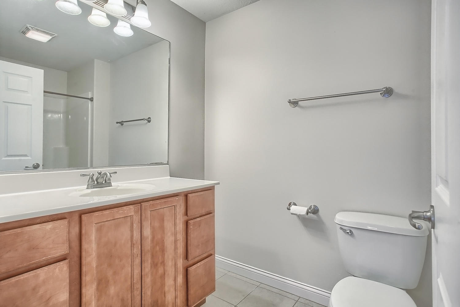 Building Photo - 703 N Prairie View Rd