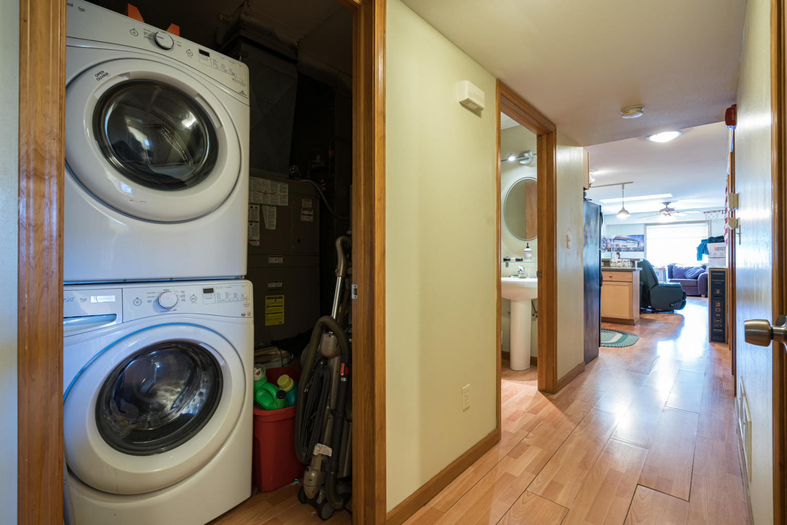 Washer/Dryer - 3101 N Newhall St