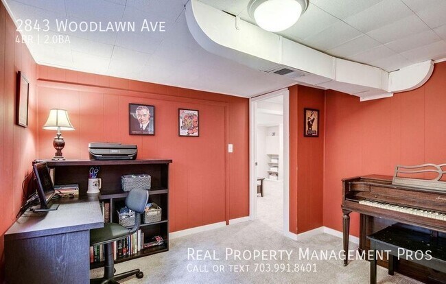Building Photo - 2843 Woodlawn Ave
