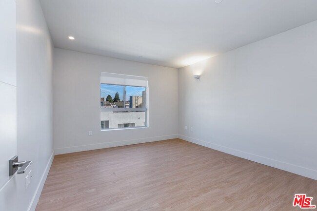 Building Photo - 11837 Mayfield Ave