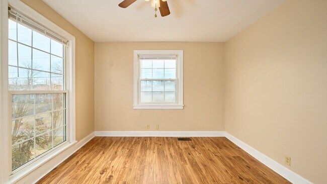 Building Photo - For Rent: 2BR, 1BA duplex (Do not apply without speaking with us first.)