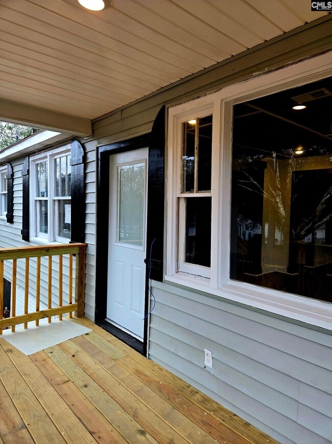 Building Photo - 641 Brooks Ave