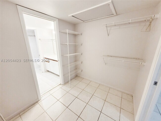 Building Photo - 7523 Greenlake Dr
