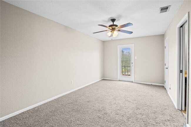Building Photo - 11 Rock Creek Dr