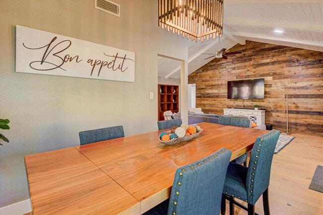 Building Photo - 2713 Bryonhall Dr