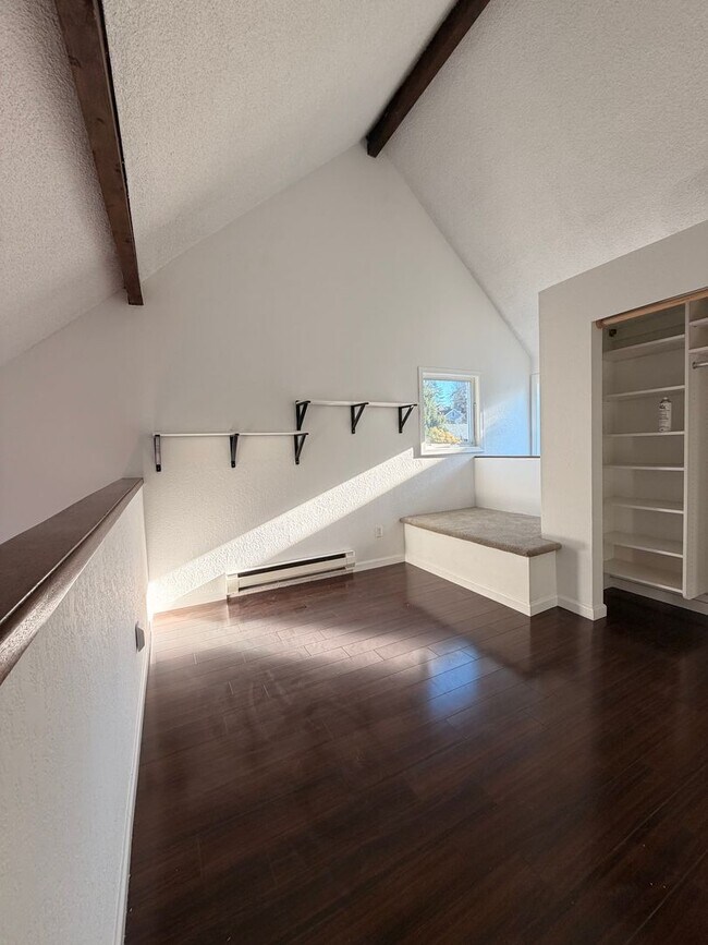 Building Photo - Longfellow Run Townhomes - West Seattle