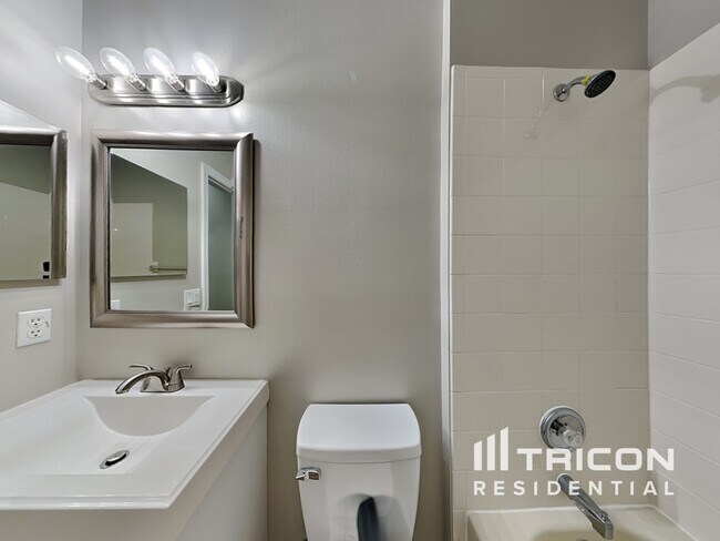 Building Photo - 14308 Tanja King Blvd