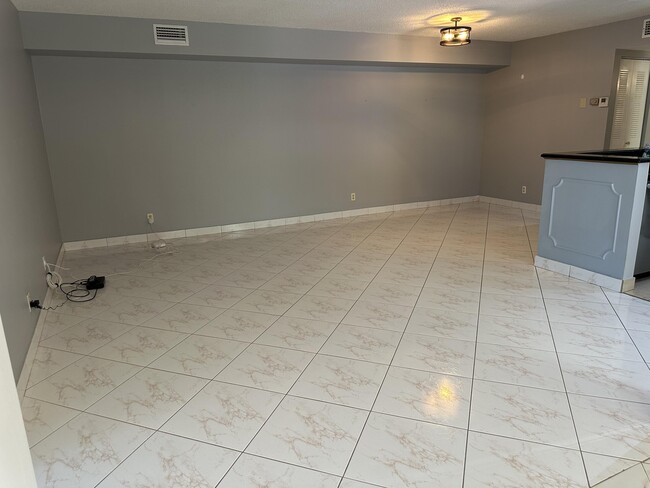 Building Photo - 14905 Wedgefield Dr