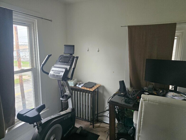 Building Photo - 110 Robinson St