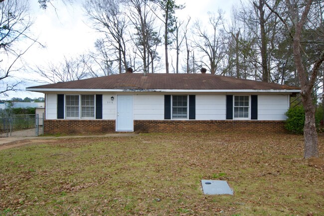 Building Photo - Charming 3-Bedroom Home Near Downtown Opelika