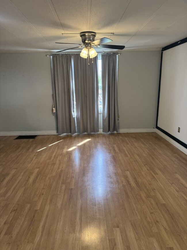 Building Photo - 225 Daniel St