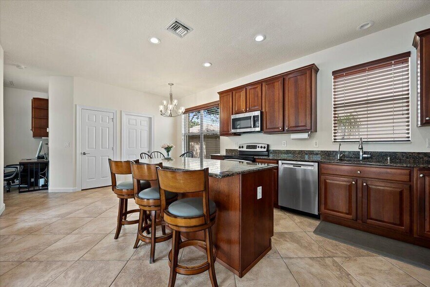 Building Photo - 8203 Calterra Dr