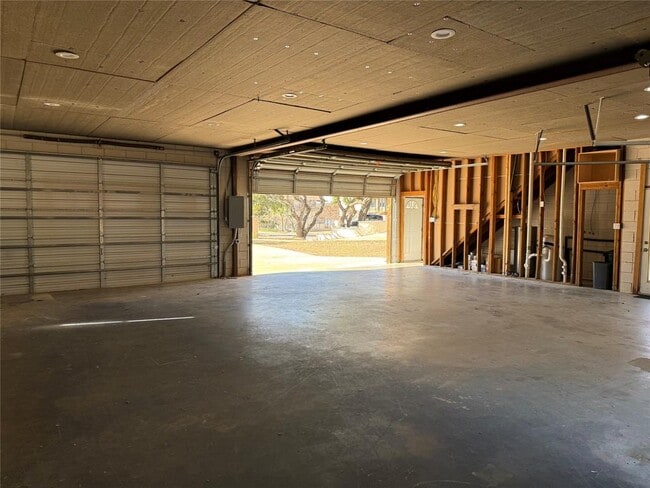 Building Photo - 3106 Point Cove