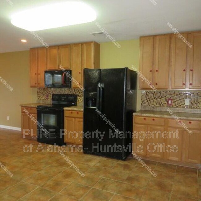 Building Photo - 3312 Lakeland Dr SW