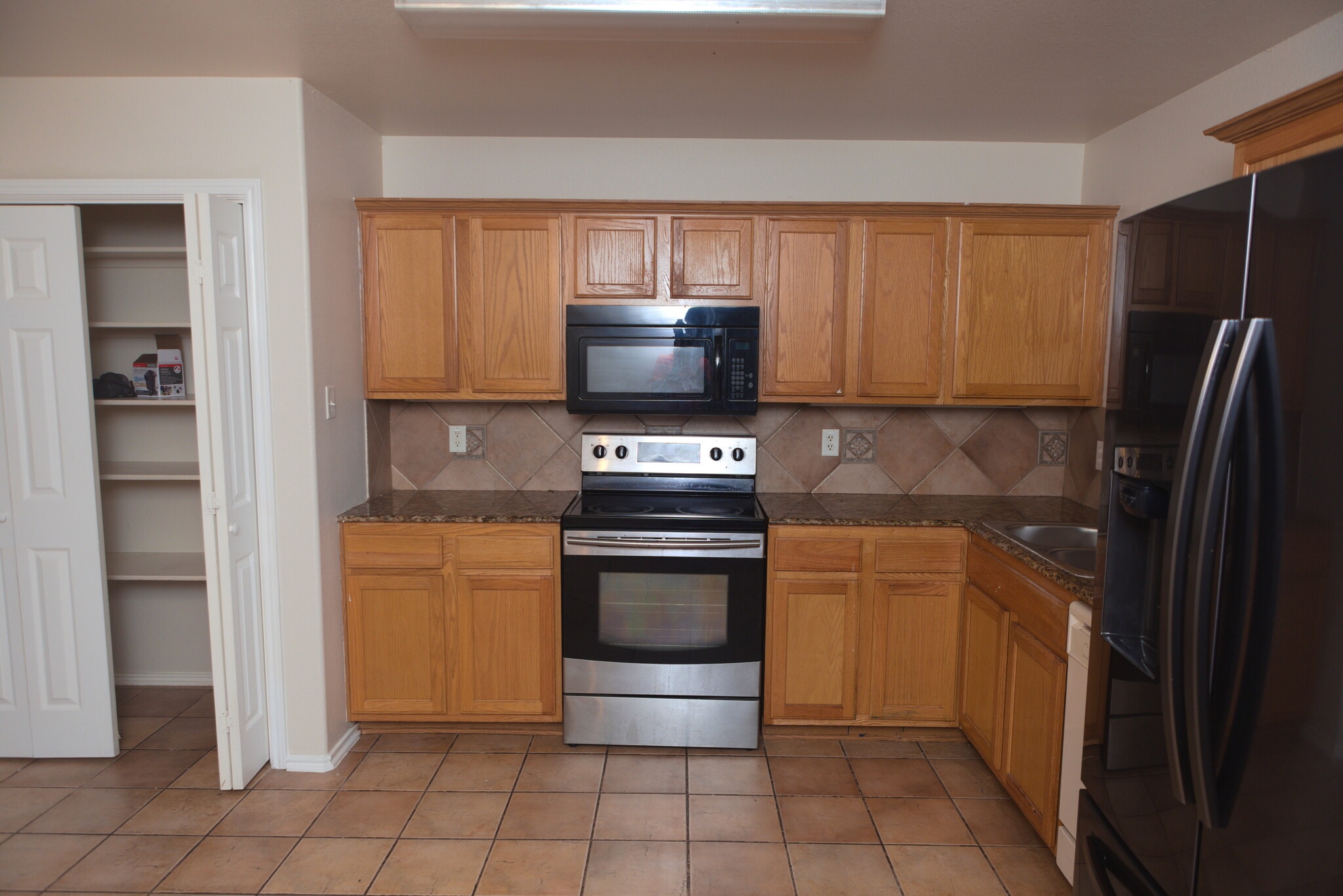 Building Photo - 1600 Quarry Dr