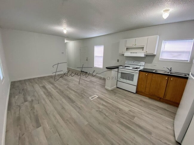 Building Photo - Affordable 3-Bedroom Mobile Home in Sulphu...
