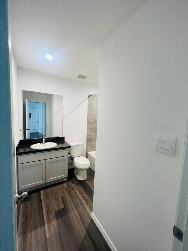 Building Photo - 5215 Mossdale Blf Ln