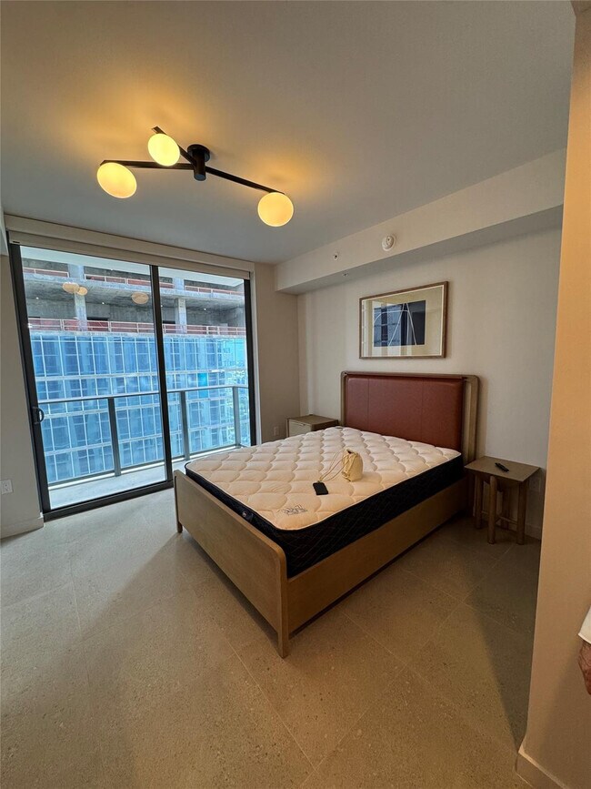 Building Photo - 11 NE 6th St