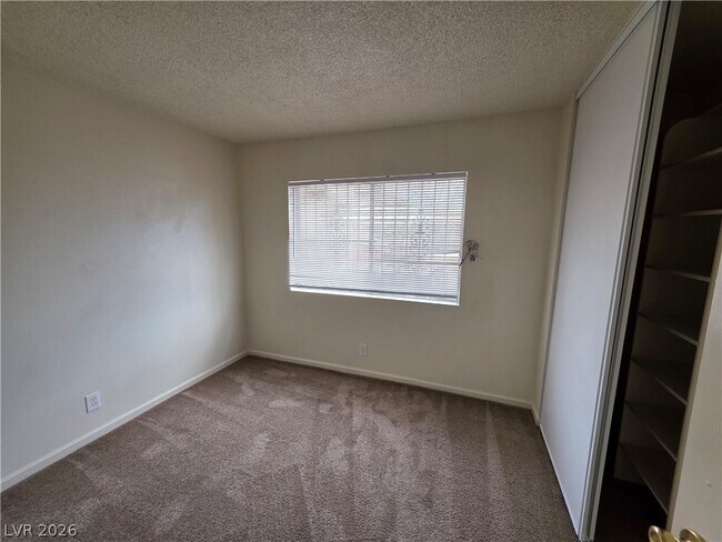 Building Photo - 6681 Bubbling Brook Dr