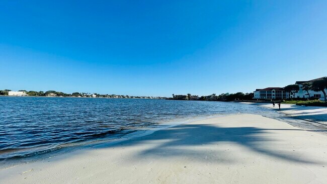 Building Photo - 107 Half Moon Cir