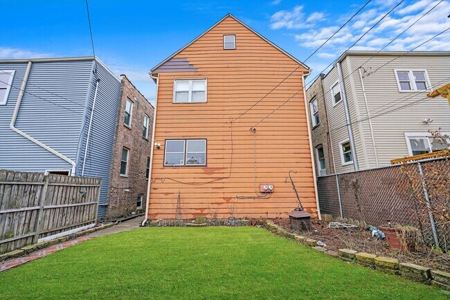 Building Photo - 4128 W School St