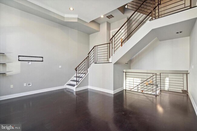 Building Photo - 1353 N Mascher St