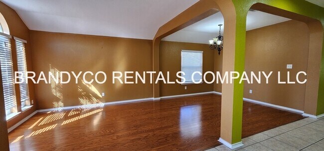 Building Photo - 4509 Twin Oaks Cir