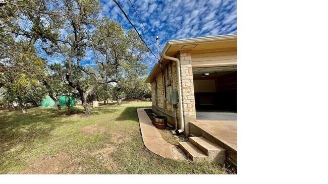 Building Photo - 1045 Hidden Hills Dr