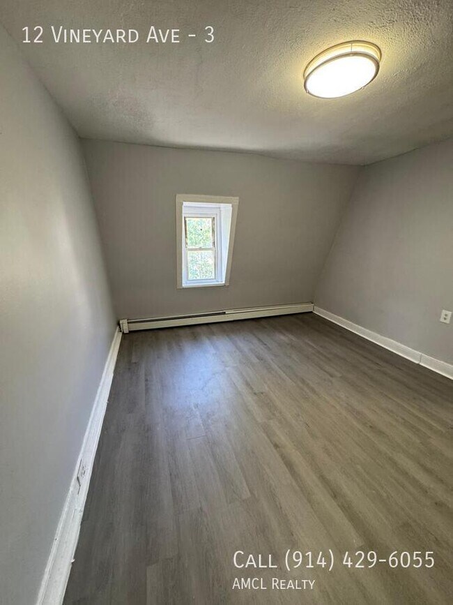 Primary Photo - 12 Vineyard Ave