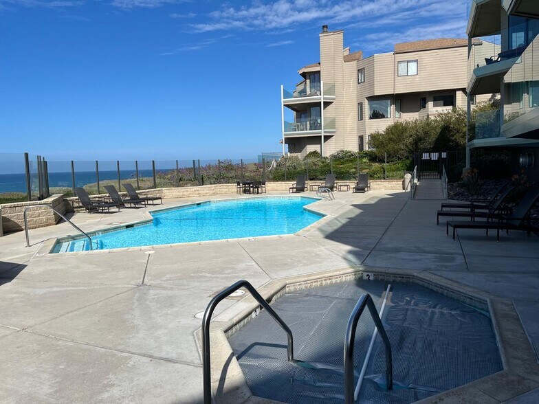 Building Photo - 245 S Helix Ave