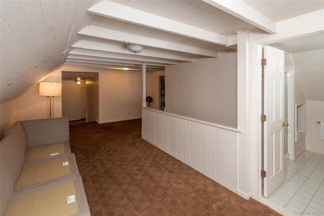 Building Photo - 4 Sengen Ln