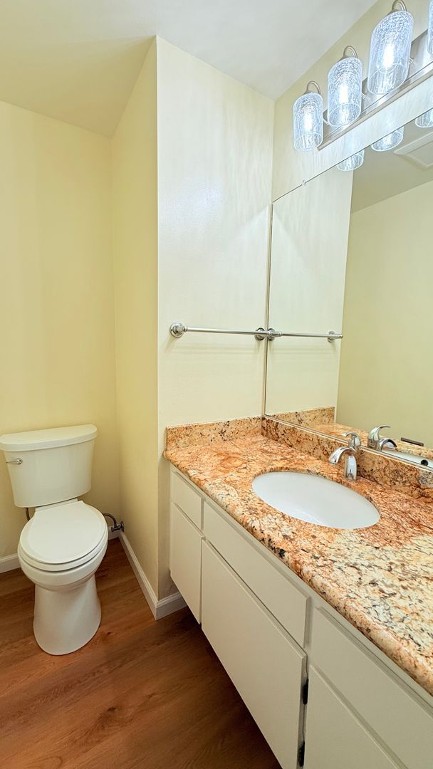 Building Photo - 1033 Fontana Dr