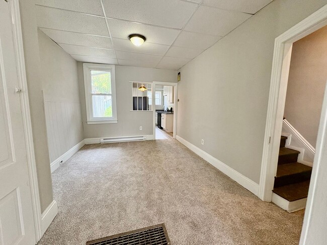 Building Photo - 2 Bedroom 1 Bathroom in York!