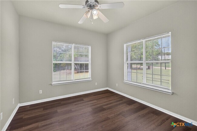 Building Photo - 1810 Mesa Oaks Cir