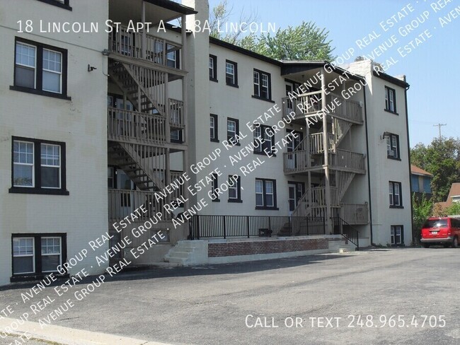 Building Photo - 18A Lincoln St - Spacious 1Bed/1Bath Apart...