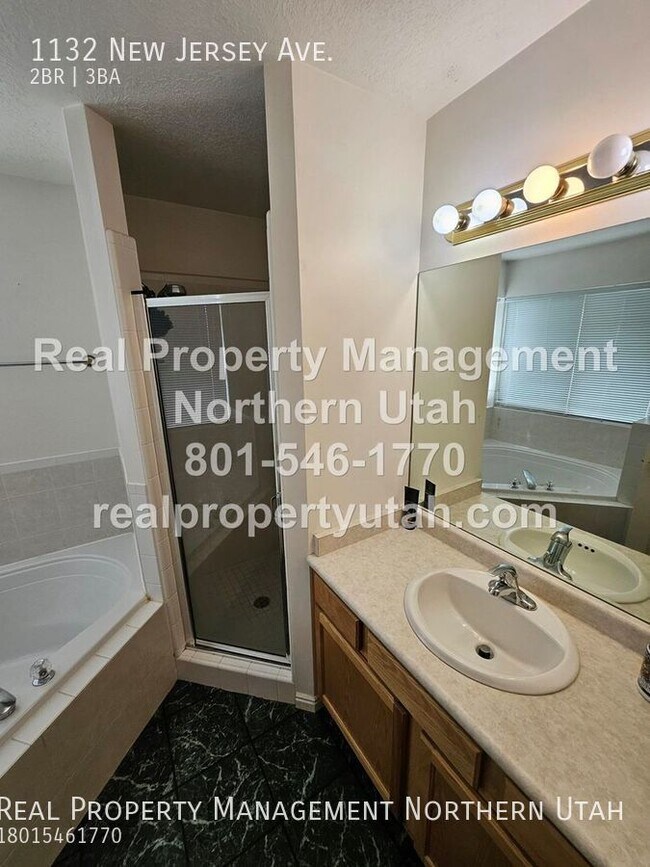 Building Photo - 1132 150 W