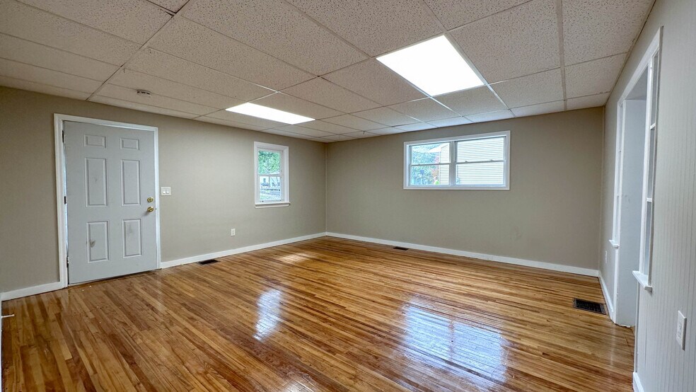 Building Photo - 134 Phillips Ave