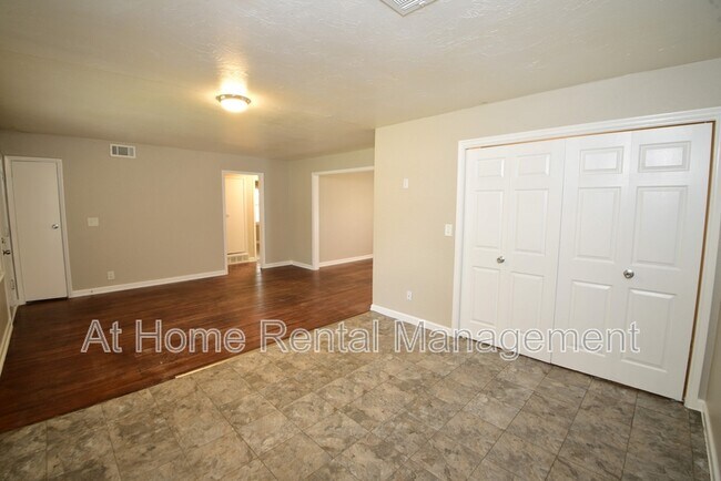 Building Photo - 6268 E Latimer St